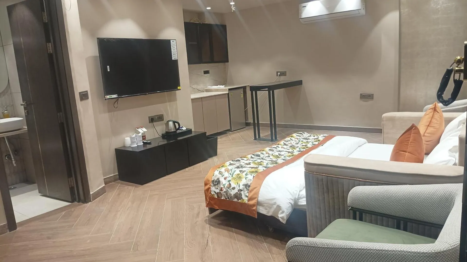 Hotel Cullinan By Qotel Janakpuri Delhi  Delhi (National Capital Territory of India)