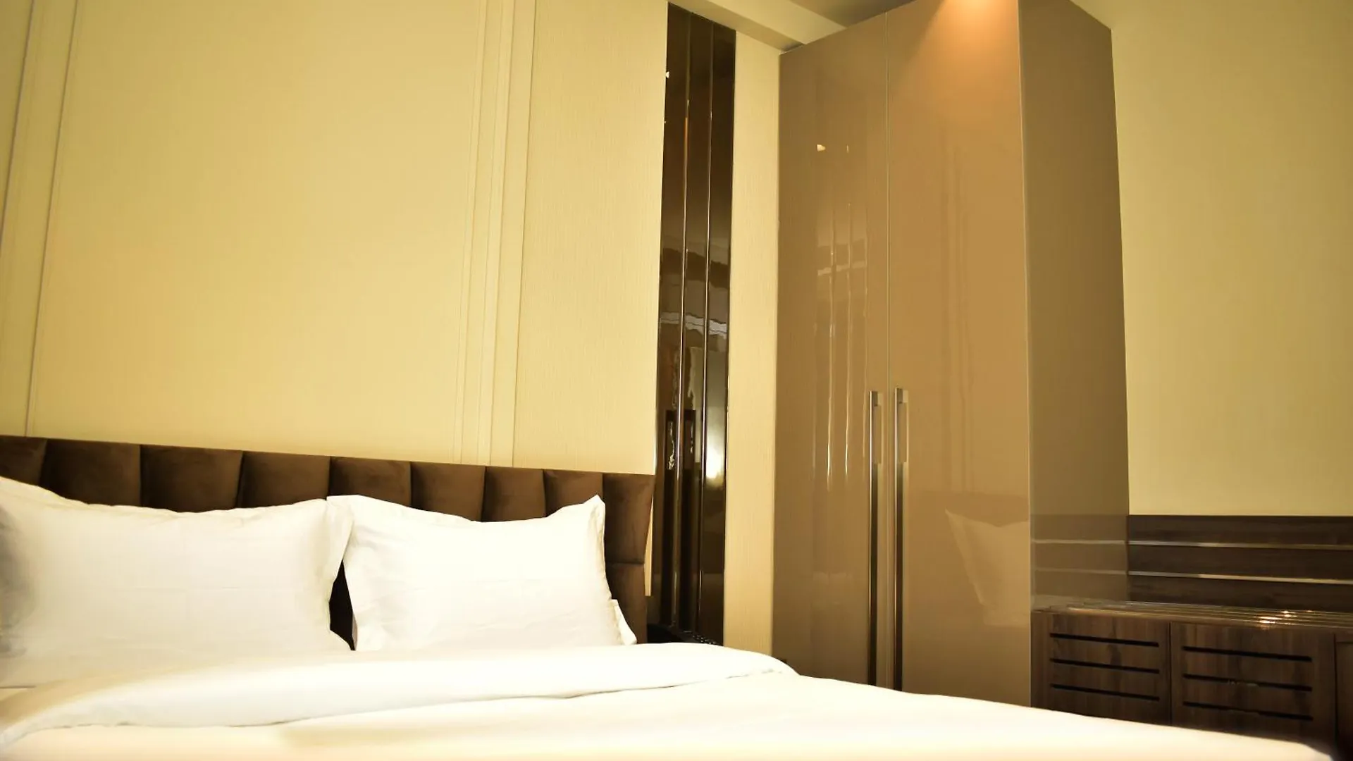 Hotel Cullinan By Qotel Janakpuri Delhi