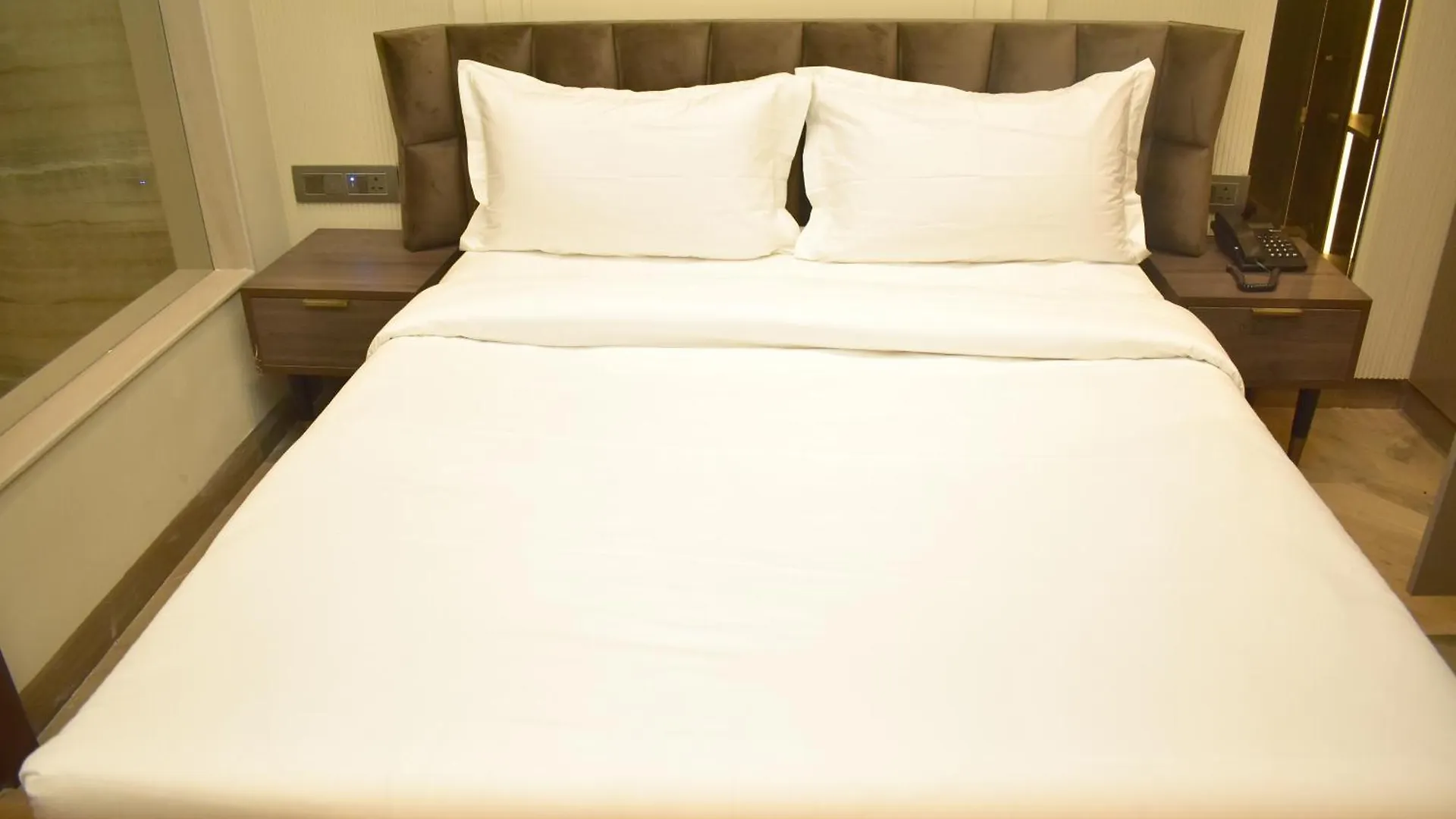 ***  Hotel Cullinan By Qotel Janakpuri Delhi  India