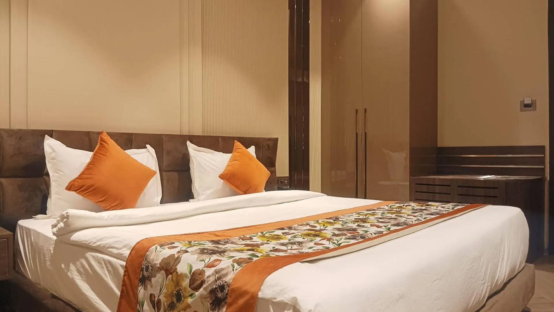 Hotel Cullinan By Qotel Janakpuri location
