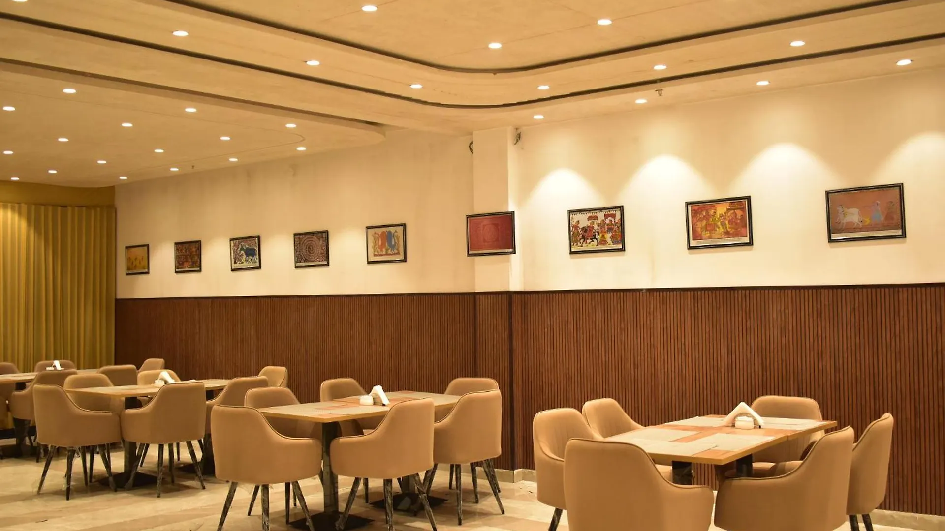 ***  Hotel Cullinan By Qotel Janakpuri Delhi  India